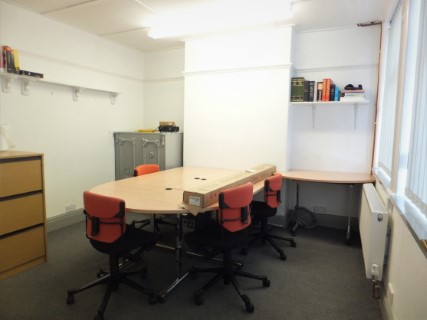 Commercial to let in Whaley Bridge